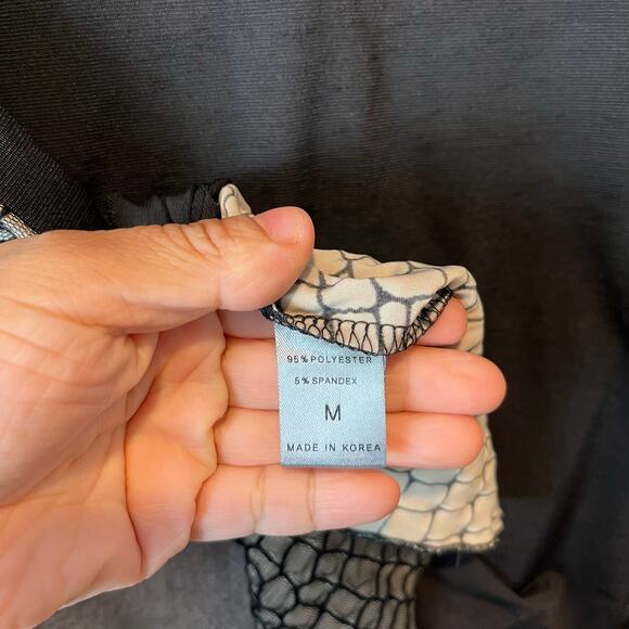 Damee Inc 2 Piece Set Black Gold Long Sleeve Jacket & Tank Size Medium - Picture 6 of 8